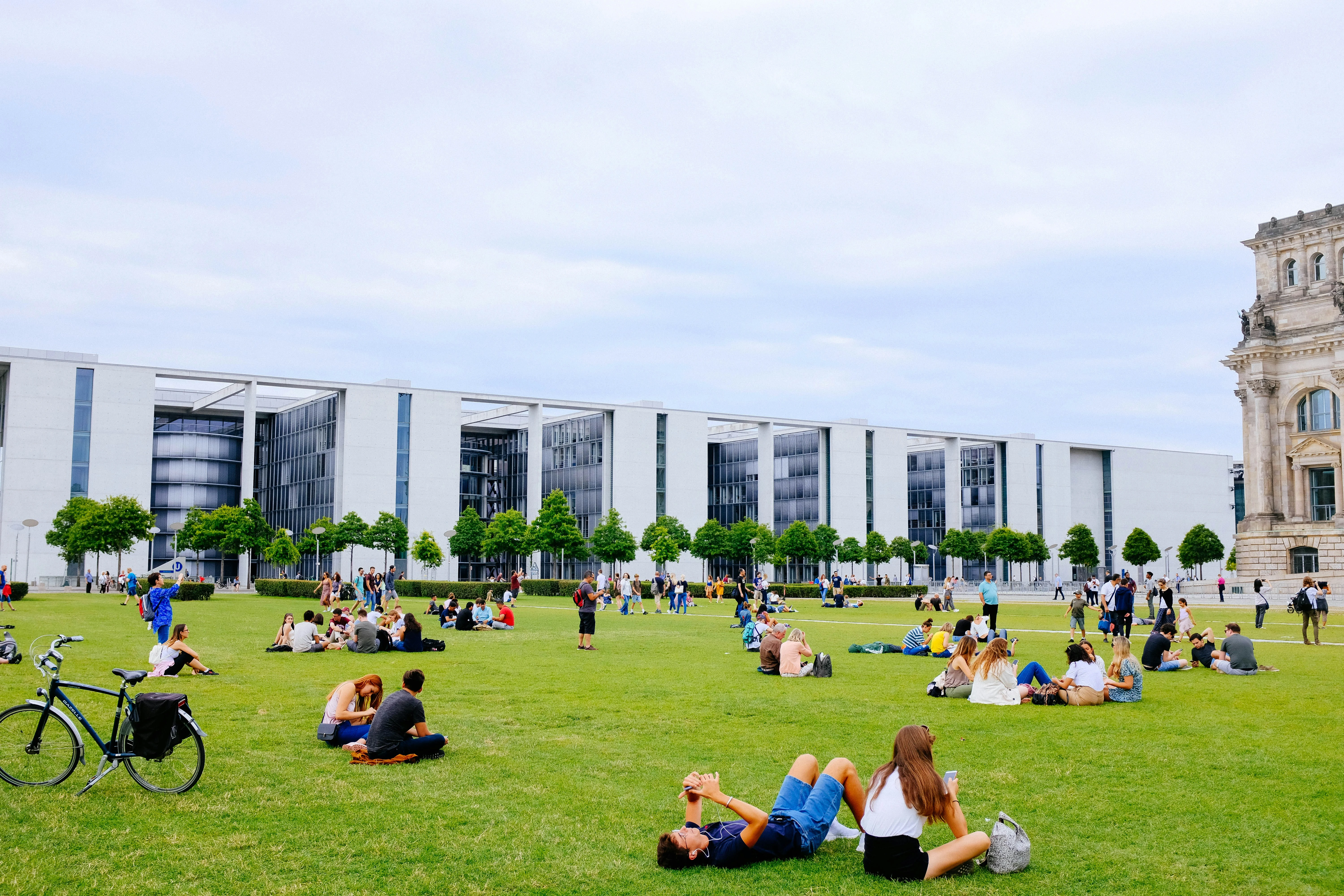 Campus universitaire français accueillant des étudiants